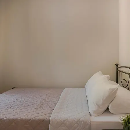 Sandy & Sofia קאטליוס